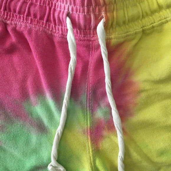 Tie-Dye Shorts 🩳 - Picture 5 of 7